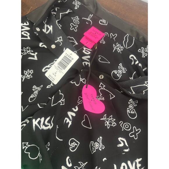 Torrid x Betsy Johnson Skull Hearts Black Georgette Blouse 1X NWT - Picture 8 of 9